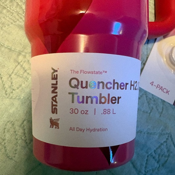 Stanley Limited Edition Quencher H2.0 Tumbler with Charm Straw Toppers - Picture 3 of 8